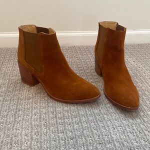 Nisolo heeled Chelsea boot size 9 brown suede